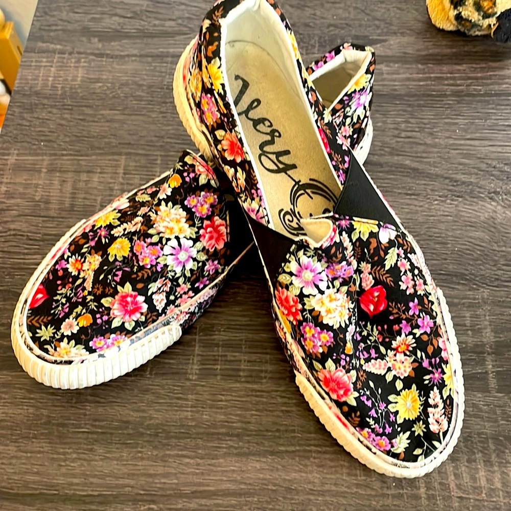Very G Gypsy Jazz size 9 slip on shoes